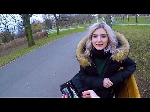 ❤️ Už pinigus nuryja karštą nepažįstamojo spermą - blowjob in the park by Eva Elfie ❤️❌ Super porno prie mūsų